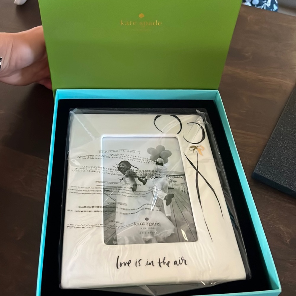 New in plastic Kate Spade Frame
